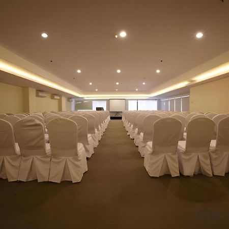 Sequoia Hotel Quezon City Buitenkant foto