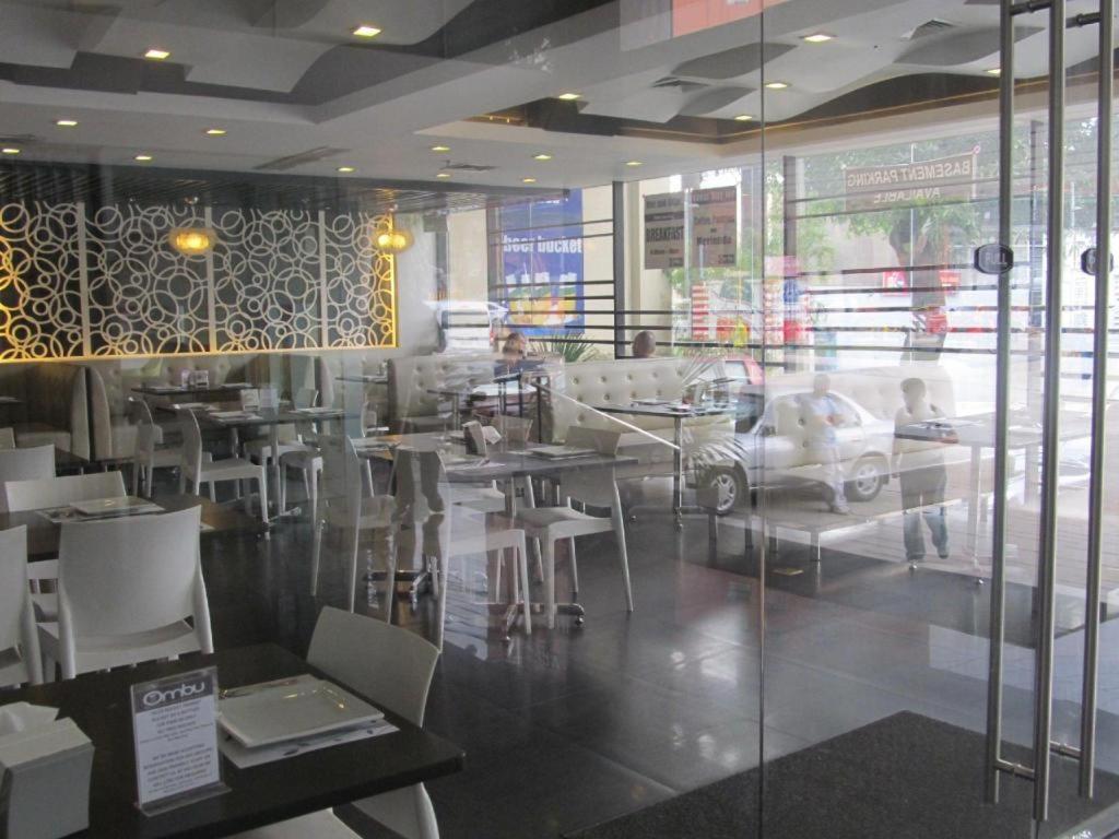 Sequoia Hotel Quezon City Buitenkant foto