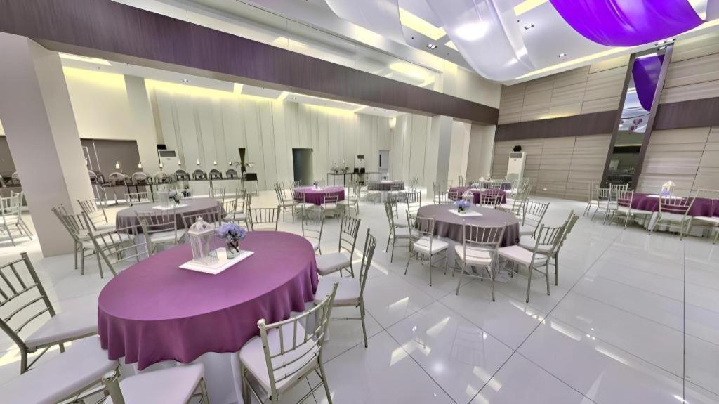 Sequoia Hotel Quezon City Buitenkant foto