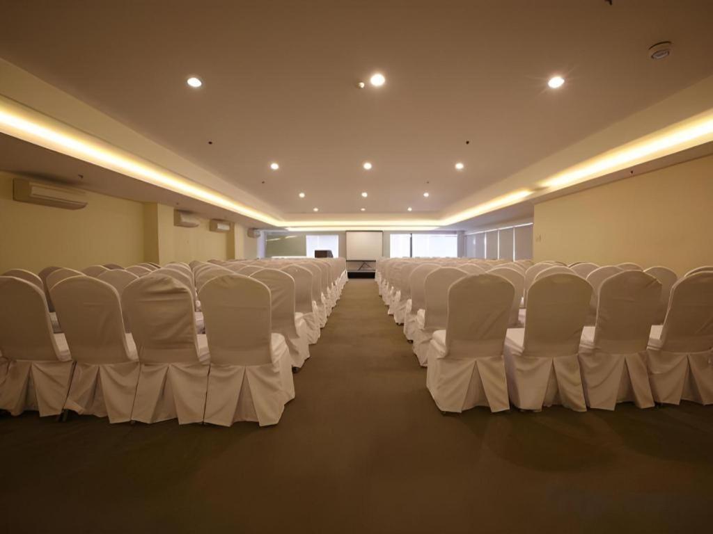 Sequoia Hotel Quezon City Buitenkant foto