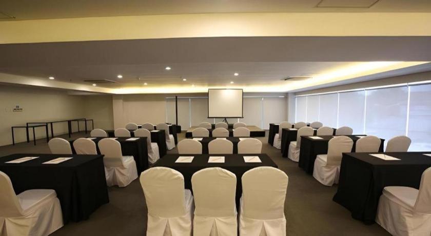 Sequoia Hotel Quezon City Buitenkant foto
