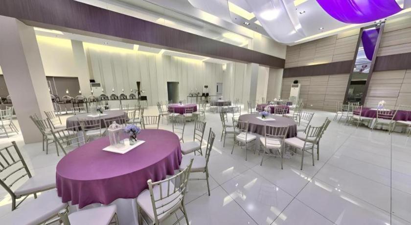Sequoia Hotel Quezon City Buitenkant foto